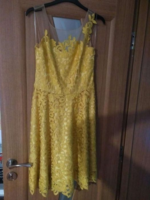 Rochie eleganta, galbena de dantela