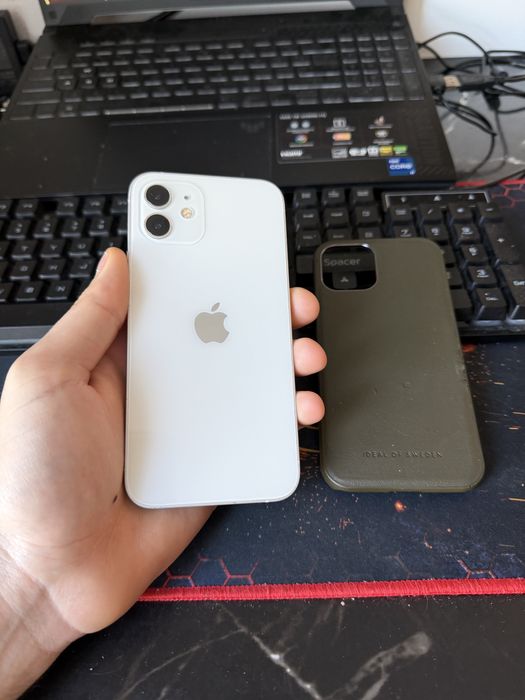 Vand iPhone 12 bateria 100% alb