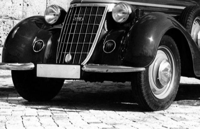 Редкий.Передний  бампер. Ретро автомобили.