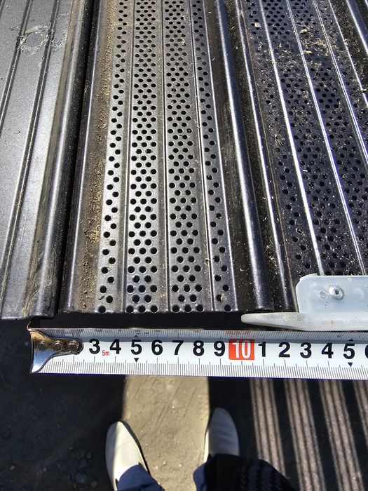 РОЛЕТНА ЩОРА.Перфорирани ламели.Цвят Черна .Без Водачи