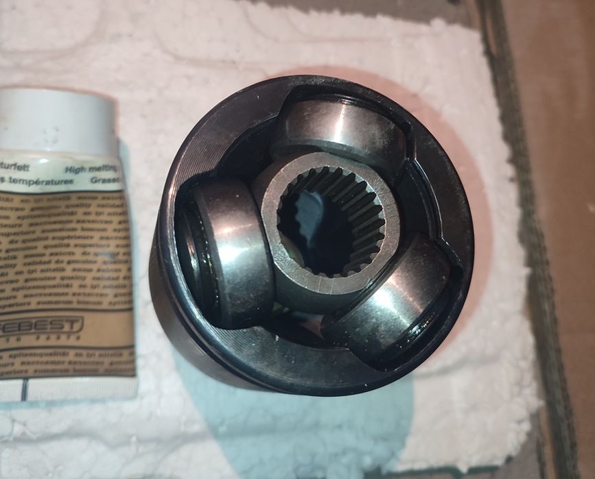 Продам тормозные колодки, шланги суппортов Мазда 626 (кронос)