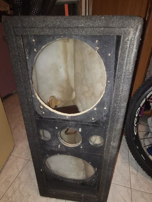 Празна тонколона