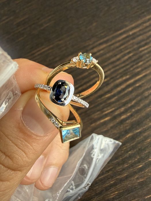 Inel aur 14 karate cu diamante naturale si un safir central natural