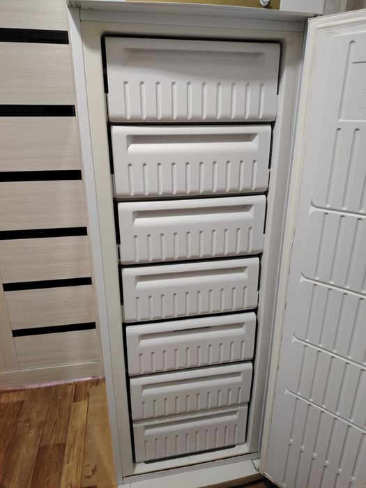 Продаю рабочий морозильнок