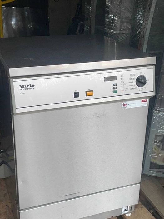 Masina de spalat vase  MIELE Profesional G7882 Fabricata in Germania