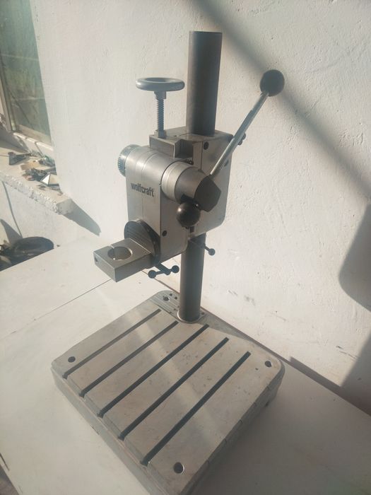 WOLFCRAFT голяма масивна  професионална алуминиева фрезова стойка за бормашина/дрелка
Работен ход 60mm
Размер на стойката отдолу н плочата където се з