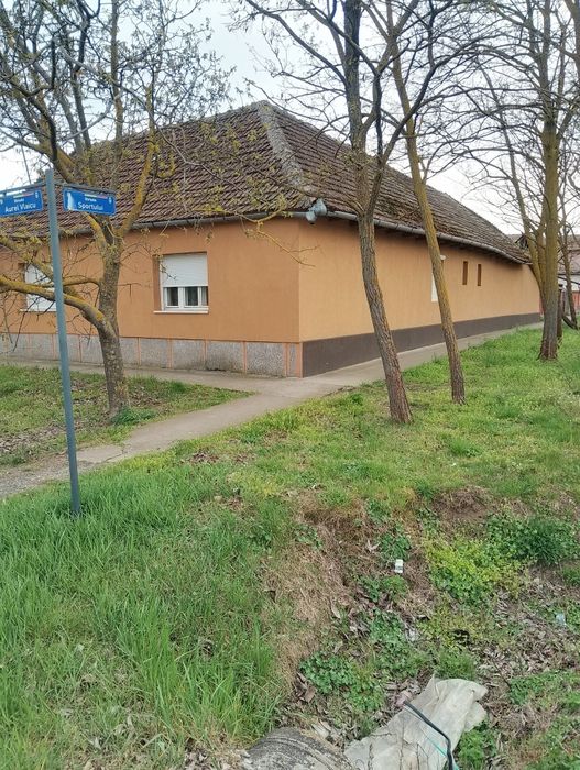Casă de vânzare macea