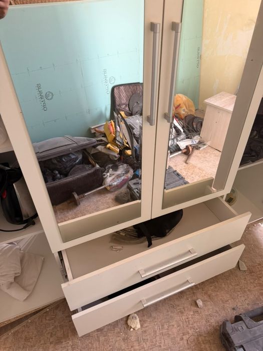 Большой шкаф для одежды