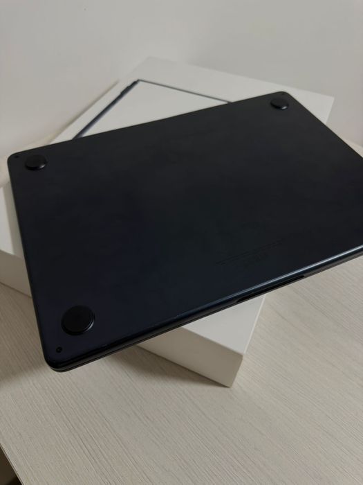 MacBook Air / M2 / 100% емкость / 256Gb SSD