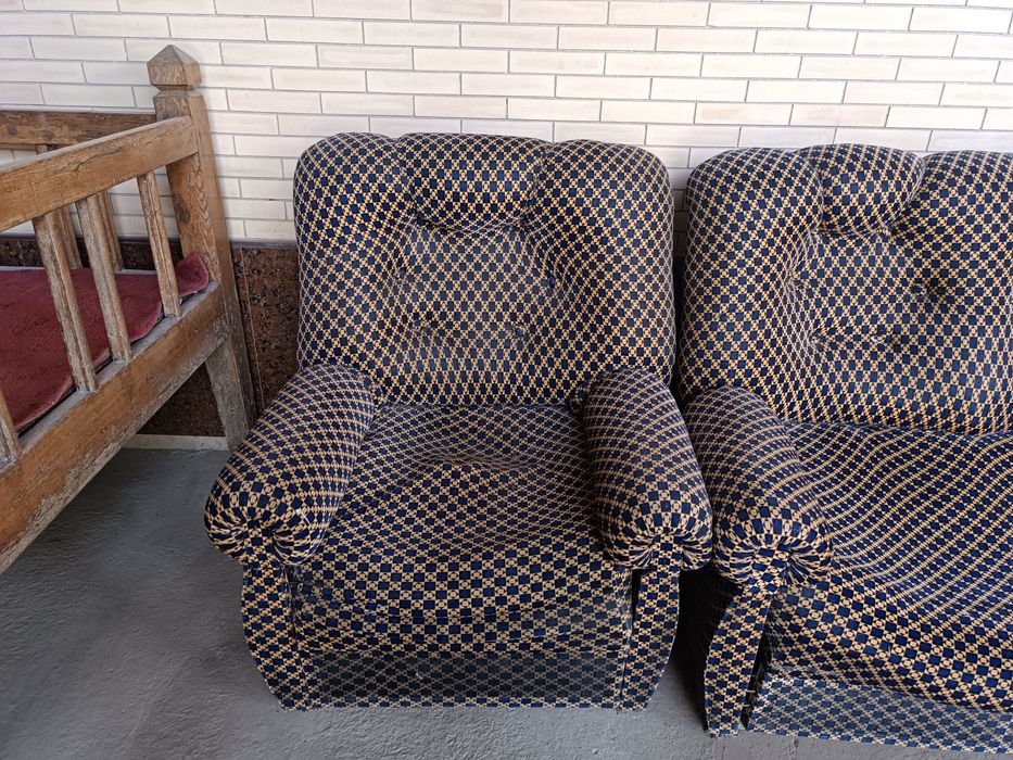 Срочно продаю! Диван и 2 кресло