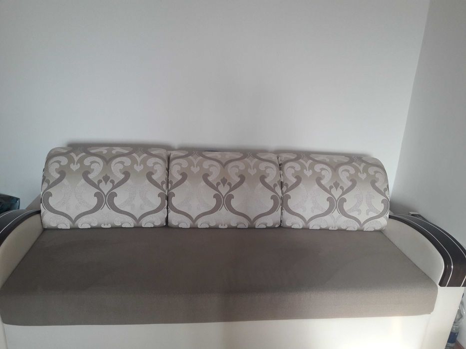 Срочно продаётся диван
