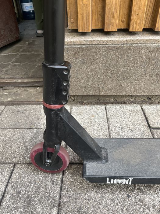 Трюковой самокат Limit LMT70