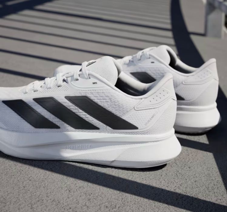 Подаются ОРИГИНАЛЬНЫЕ adidas  привезены ис США.