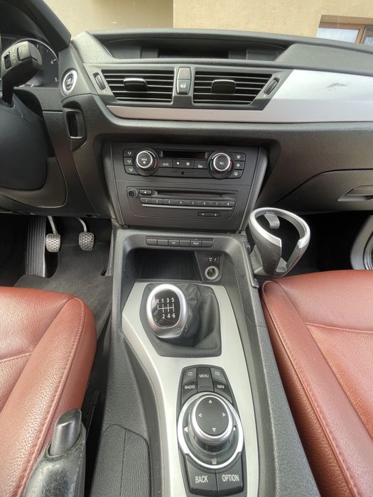 BMW x1 an 2010 ,Negru