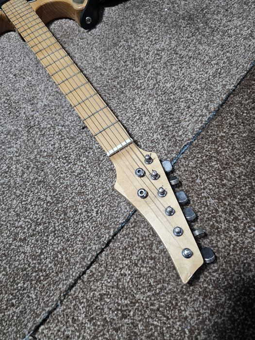 Продаётся винтажная электрогитара