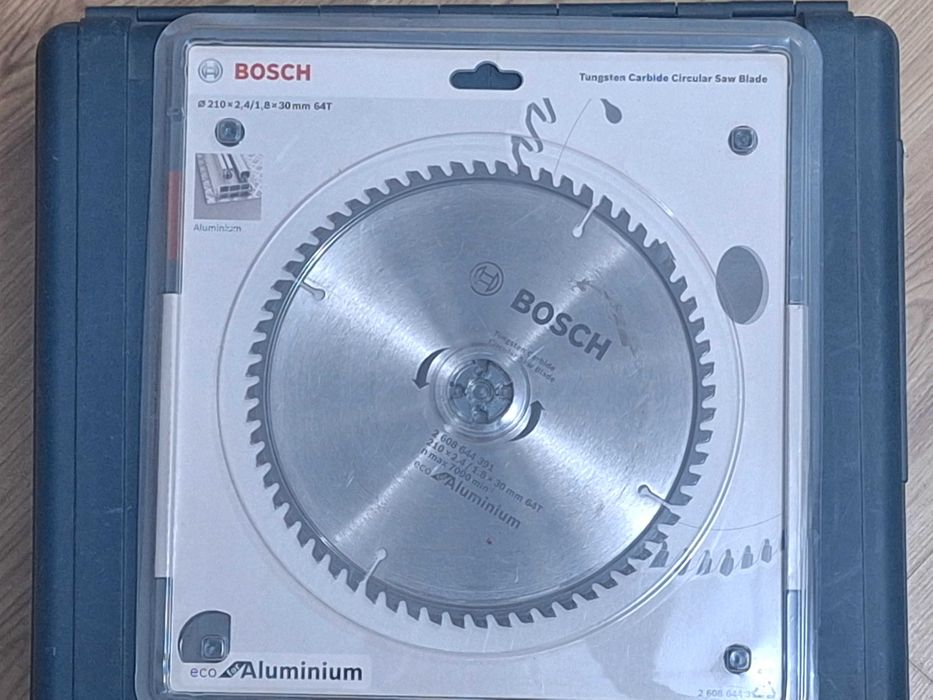 Fierăstrău circular profesional Bosch GCM 216