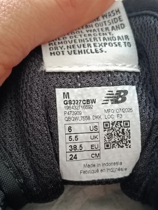 New Balance 327.