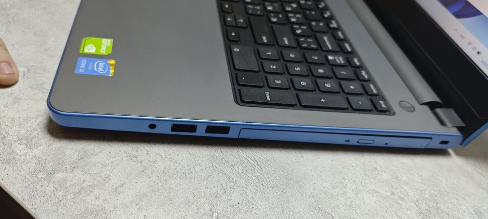 Ноутбук i3/8gb/ssd/2 видеокарты