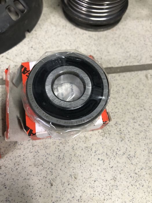 Продам генератор PASSAT B6 140A