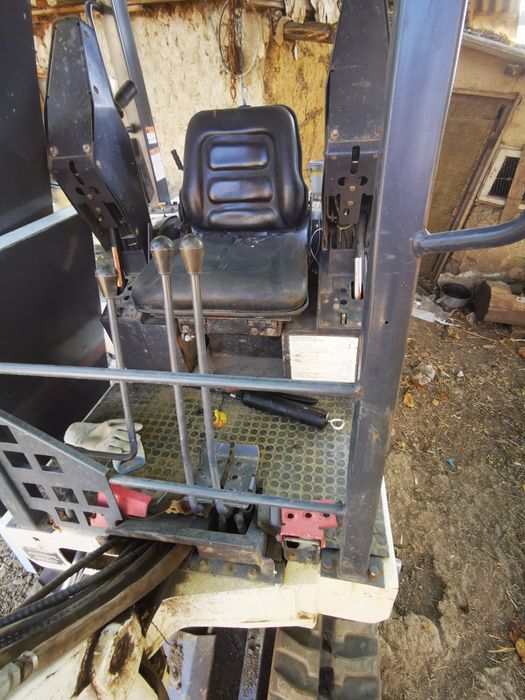 Vând mini excavator bobcat 220