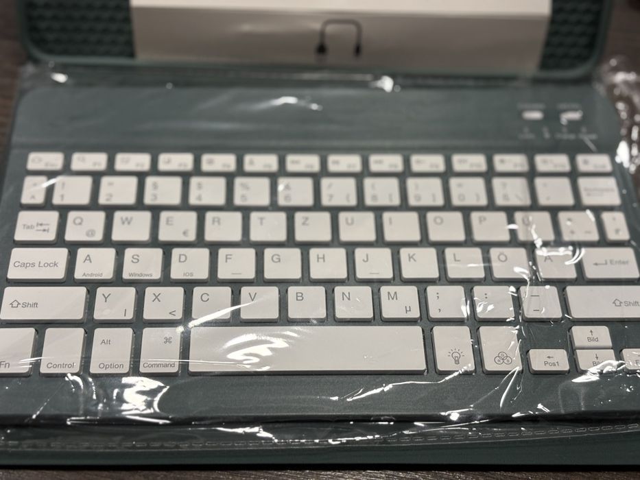 Husă iPad Air 10.9/11 cu tastatură wireless iluminată verde
