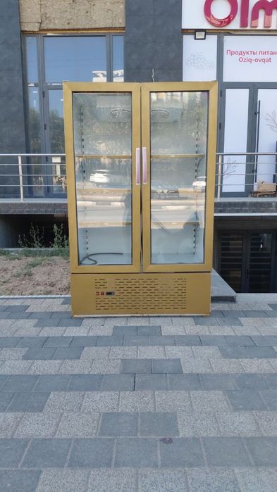 Vitrina xolodilnik