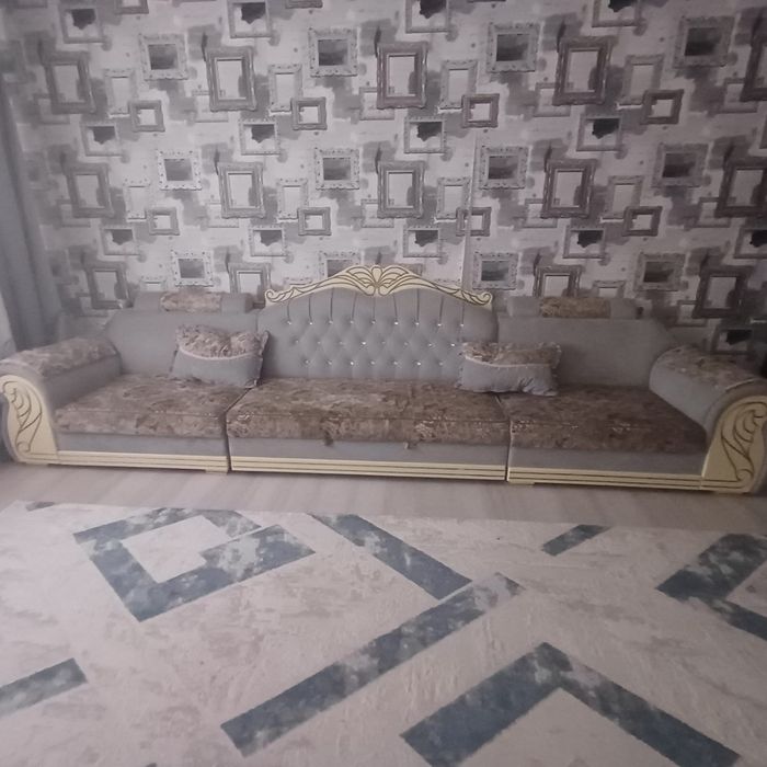 Два больших дивана