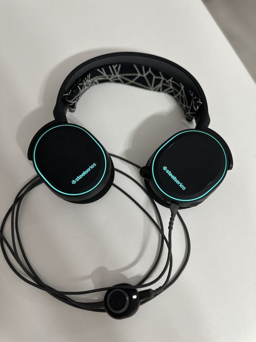 Casti gaming arctis 5 7.1 rgb
