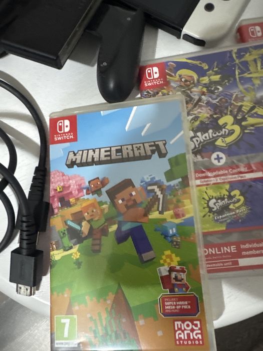 Nintendo Switch Oled (бял) цял комплект:Кабел за зареждане,HDMI кабел,Джойстик,Port за зареждане и др. Разновидности+чантичка за игрите и Nintendo-то