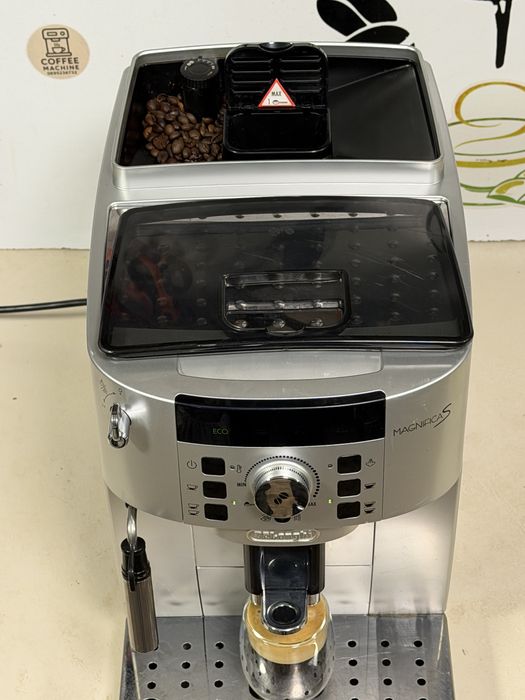 Кафемашина кафе автомат delonghi magnifica S с гаранция