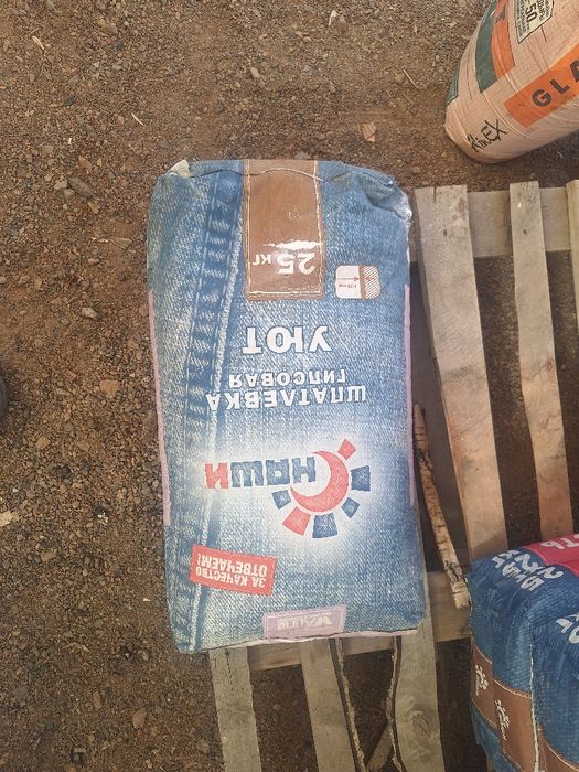 Сухой смеси кафельный клеи