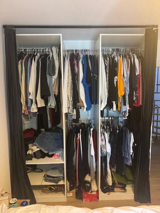 Dulap Ikea fără uși cu perdele