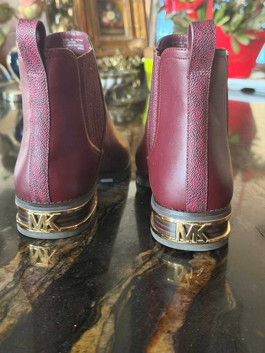 Продавам дамски боти от естествена кожа на Michael Kors като нови