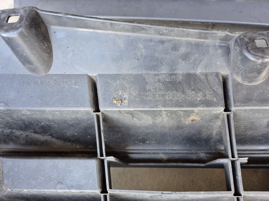 Grila radiator vw crafter 2.0tdi an 2016 facelift cod piesa 2E0853653E