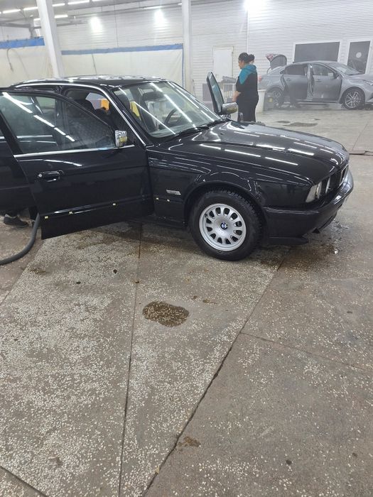 Продам машину бмв e34