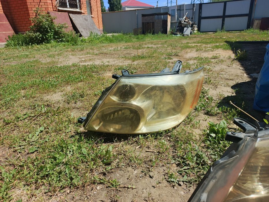 Фара Тойота Альфард