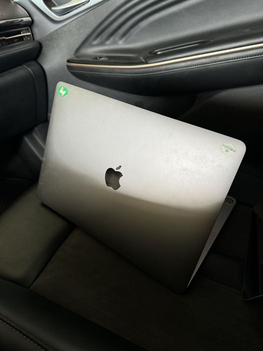 MacBook m1 yangidek