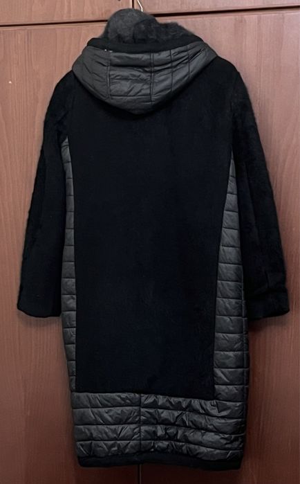 Пальто с капюшоном черное .