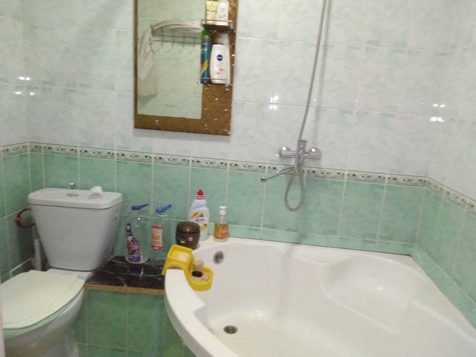 Навоий шахар Рус черков ёнида 1-кават 3- хоналиг квартира сотилади