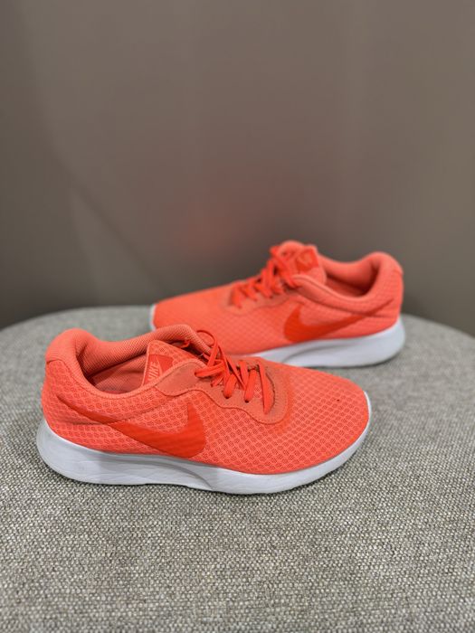 Маратонки Nike 38