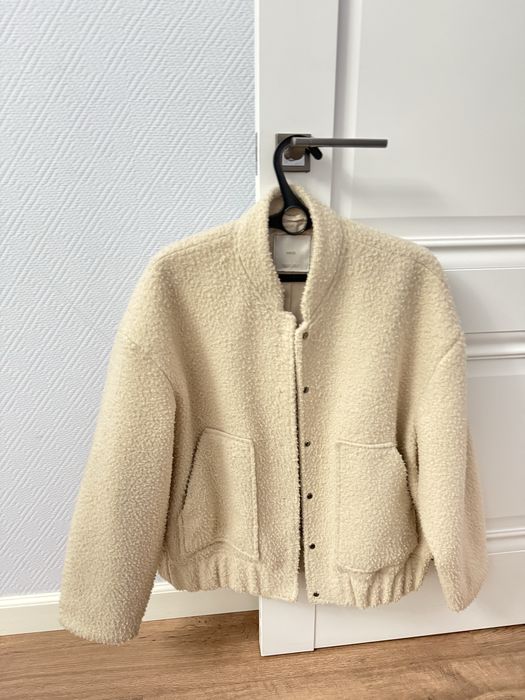 Бомбер куртка от манго