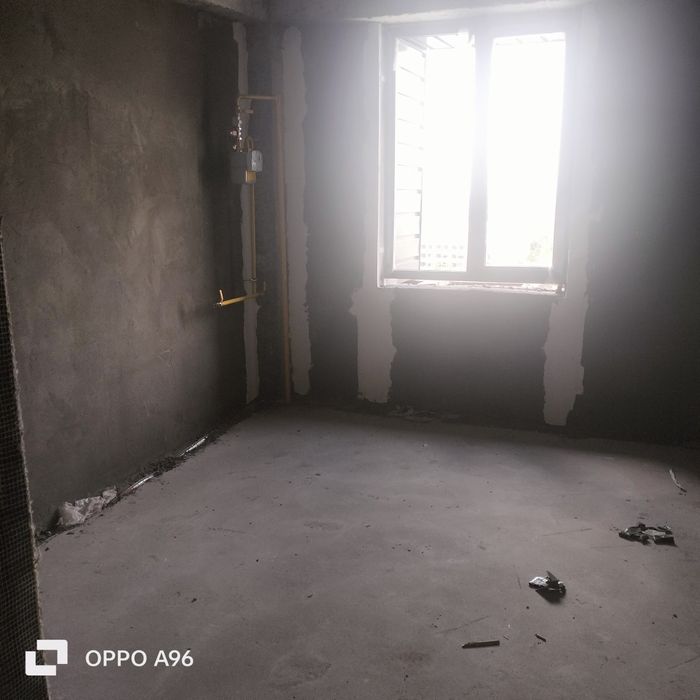 Yangi, zamonaviy uslubda qurilgan uy