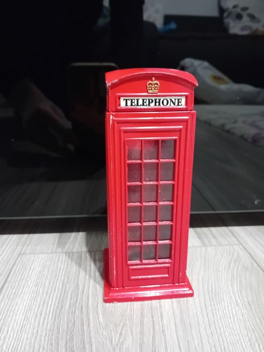 Pusculita cabina telefon UK