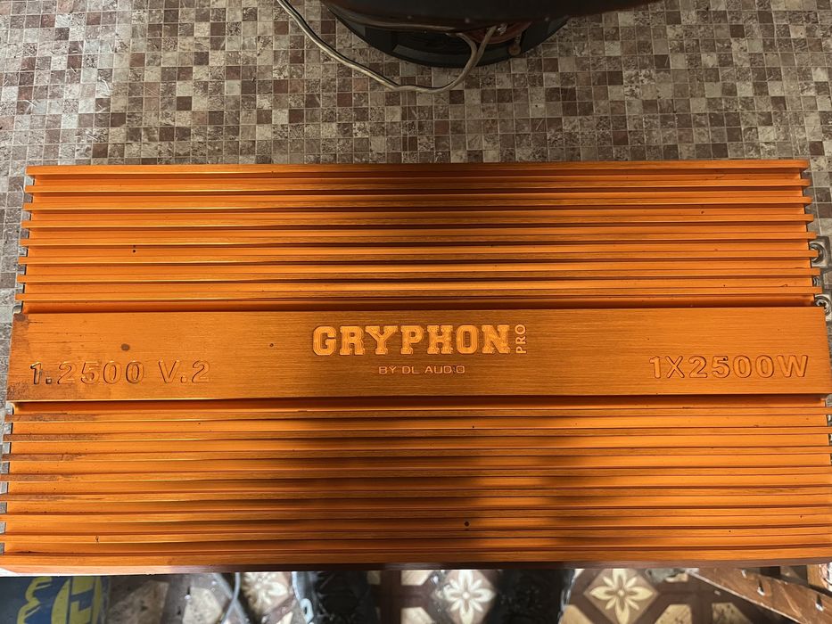 Продам усилетель и сабуфер