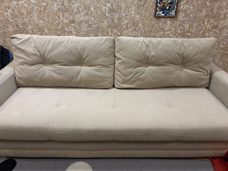 Продам диван с подушками