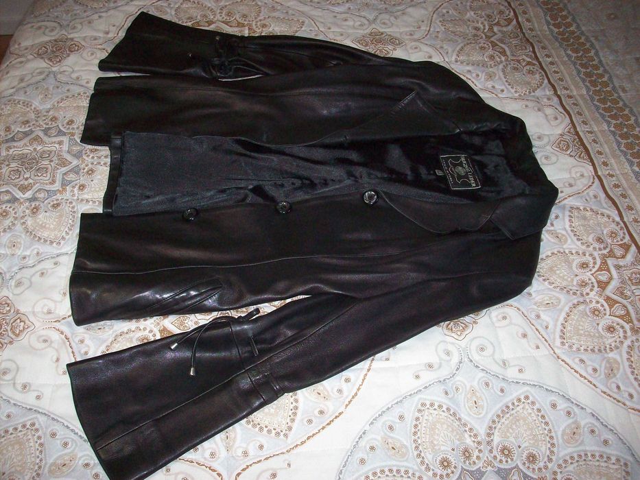 Geaca piele  italya- haine dama Marime: 36/S pret 230 lei  neg.