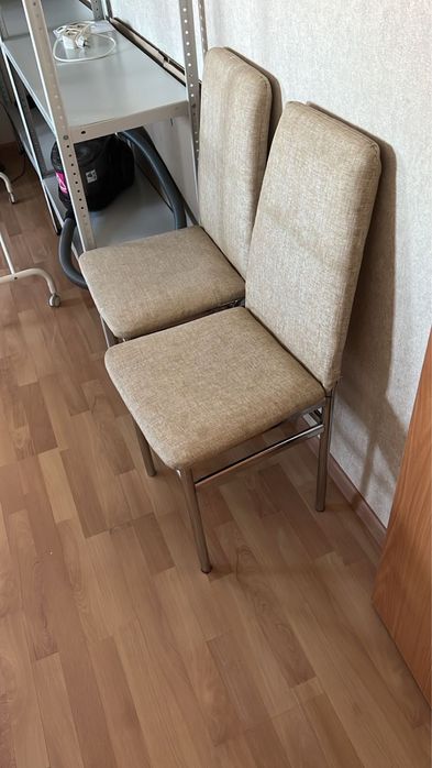 Кухонный стол и 3 стула