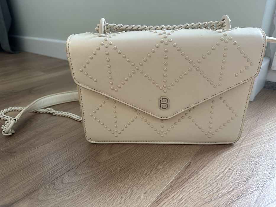 Елегантна бяла чанта