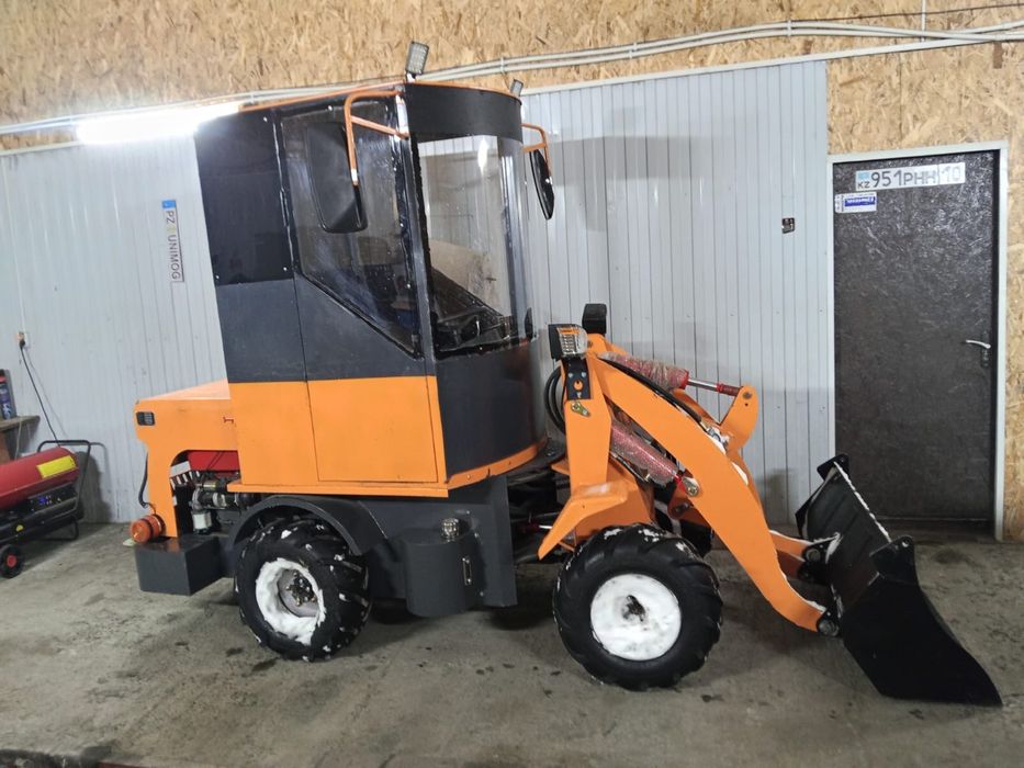 мини-погрузчик с вилами