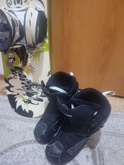 Сноуборд с ботинкой